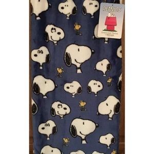 Berkshire Super Soft Plush Oversized Throw •Snoopy